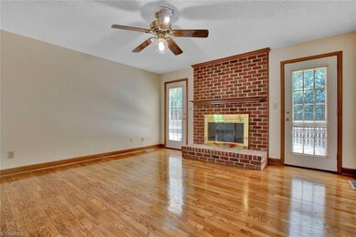 1606 Lakeland Point, High Point, NC 27265 - photo 4