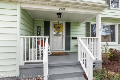 2307 Wellington Rd, Lansing, MI 48910 - photo 3