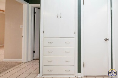 3639 SW Stratford Rd, Topeka, KS 66604 - photo 7