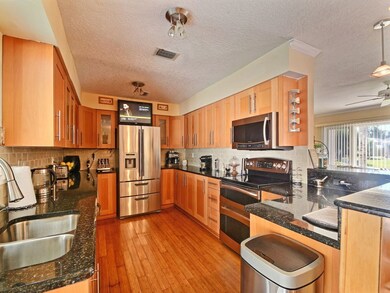 Enjoy cooking?? You will now in this beautiful cus
