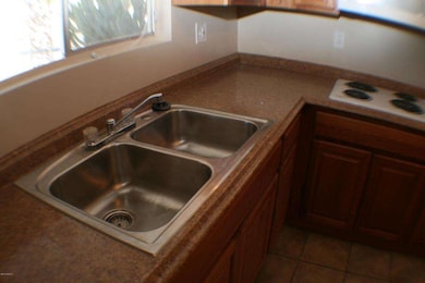 10001 W Tarrytown Ave, Sun City, AZ 85351 - photo 7