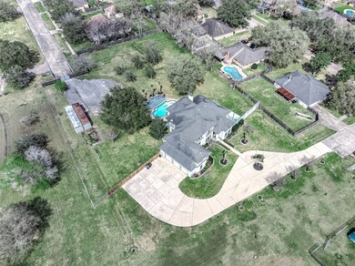 2320 Abingdon Rd, Alvin, TX 77511 - photo 3