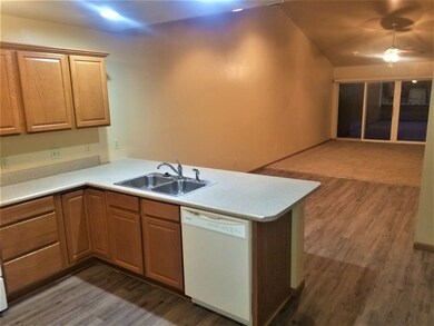 1412 Asbury Ln, Waterloo, IA 50701 - photo 3