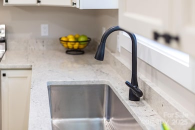 330 Bowditch St unit 2D, Burnsville, NC 28714 - photo 7