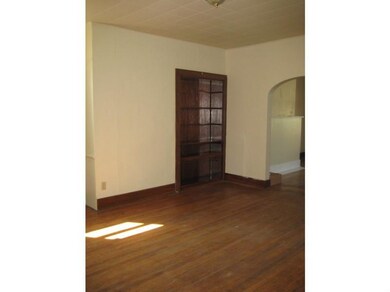 Entry/Foyer.