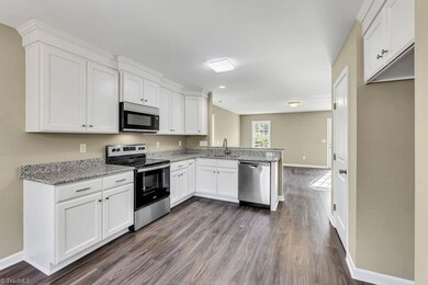 864 Berg St, Asheboro, NC 27203 - photo 7