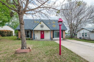 713 Oak Dr, Hurst, TX 76053 - photo 3