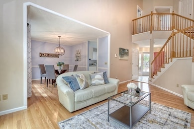 11 Greystone Ct, Burlington, MA 01803 - photo 2