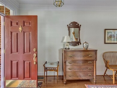 Foyer has hardwoods, 9' ceiling and crown molding