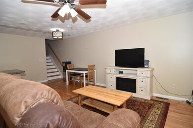 450 Providence St unit 18, West Warwick, RI 02893 - photo 3