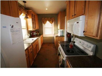 Updated Kitchen with real Maple Custom Cabinets