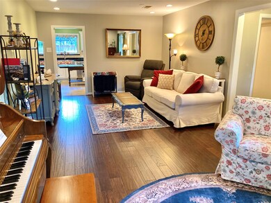 826 Saint Francis Ln, Houston, TX 77079 - photo 3