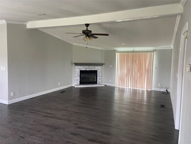 1418 Austin St, Bay City, TX 77414 - photo 4