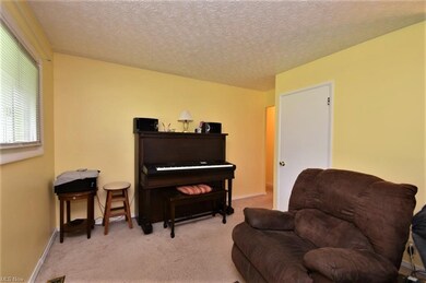 695 Sherwood Dr, Aurora, OH 44202 - photo 2