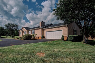 1903 Queen Dr, Walhalla, SC 29691 - photo 2