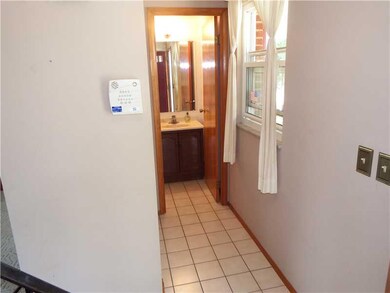 Entry/Foyer.