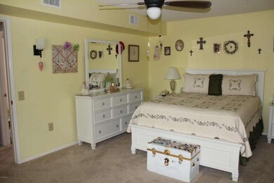 10618 W Granada Dr, Sun City, AZ 85373 - photo 6