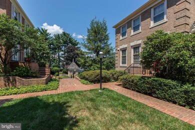 11007 Wickshire Way, Rockville, MD 20852 - photo 4