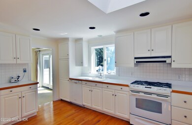 21 Brownhouse Rd, Old Greenwich, CT 06870 - photo 4