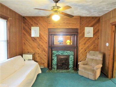 Pine wood walls with a gorgeous decorative Victori