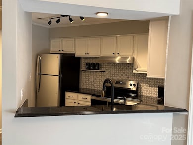 2520 Stradbrook Dr, Charlotte, NC 28210 - photo 4