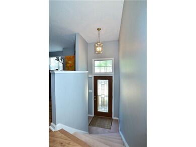 Entry/Foyer.