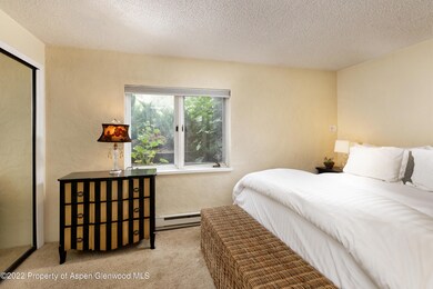 425ParkCir429a_HiRes220713011