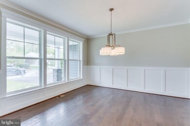 8224 Colby Ct, Vienna, VA 22180 - photo 6