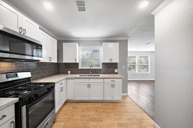 9401 Shoreham St, Houston, TX 77093 - photo 6