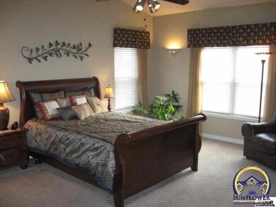 4614 SW Cambridge Ave, Topeka, KS 66610 - photo 7