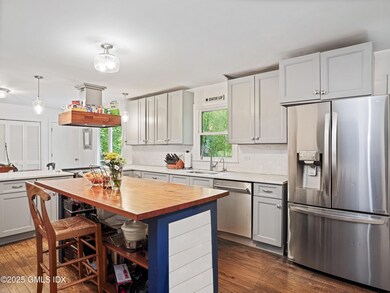 Eat-in kitchen