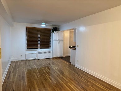 1725 Edison Ave unit 2D, Bronx, NY 10461 - photo 4