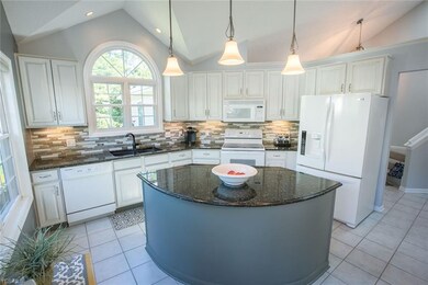 909 Grand View Ln unit 909, Aurora, OH 44202 - photo 5