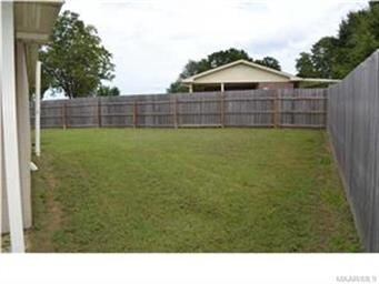 Side and back yard could easily be fenced.  It is 