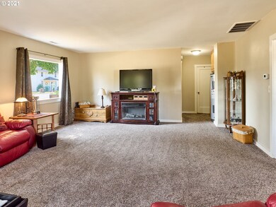 3175 5th St, Hubbard, OR 97032 - photo 5