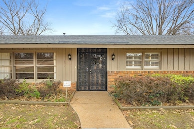 5676 Walnut Grove Place, Memphis, TN 38120 - photo 4