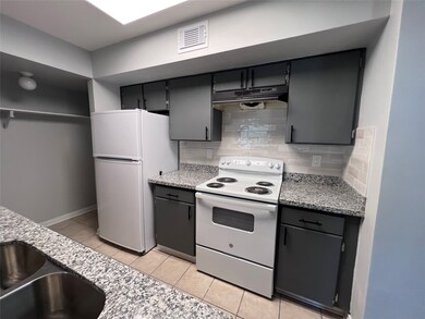 7200 T C Jester Blvd unit 25, Houston, TX 77088 - photo 2