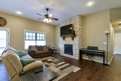 701 N Maplewood Hills Rd, Nixa, MO 65714 - photo 4
