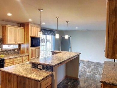 14922 Cochise St, Williston, ND 58801 - photo 4