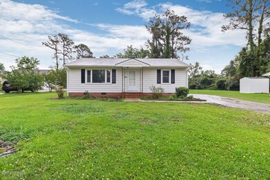 310 Lakewood Dr, Jacksonville, NC 28546 - photo 2