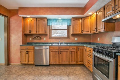 56830 Weymouth Ln, Elkhart, IN 46516 - photo 2