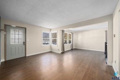 2201 W 15th St, Sioux Falls, SD 57104 - photo 2