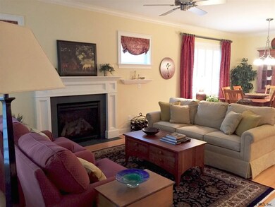 8 Taylor St, Saratoga Springs, NY 12866 - photo 4