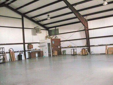 Hangar-Inside