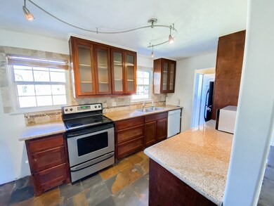 1847 Hewitt Dr, Houston, TX 77018 - photo 5