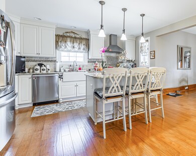 422 Sampson St, Old Forge, PA 18518 - photo 5