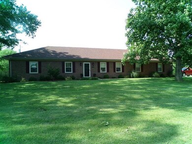 113 Farmbrook Cir, Frankfort, KY 40601 - photo 2