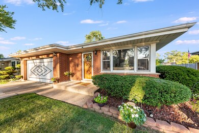 621 Suffolk Ave, Westchester, IL 60154 - photo 2