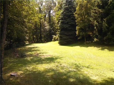 Yard/Garden. Parklike rear yard