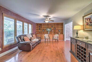 004_LIVING ROOM